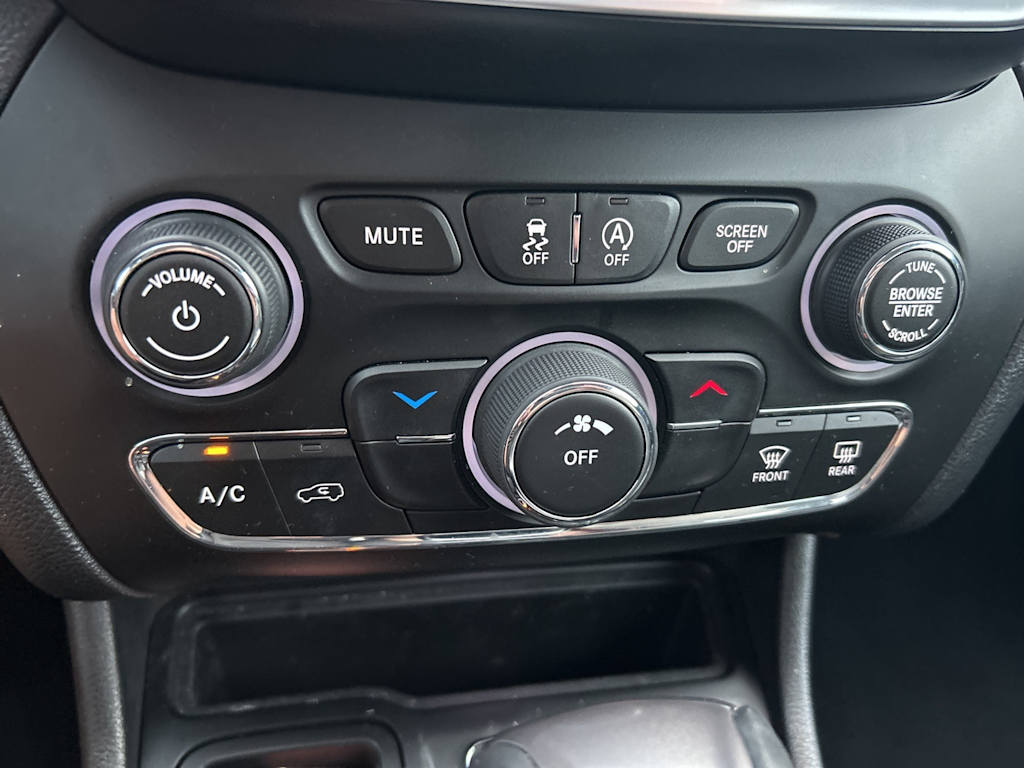 Thumbnail: 2019 Jeep Cherokee - 39