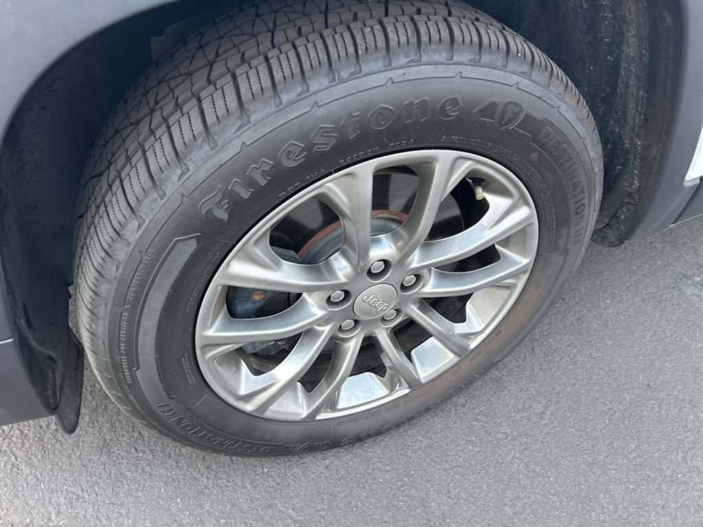 Thumbnail: 2019 Jeep Cherokee - 8