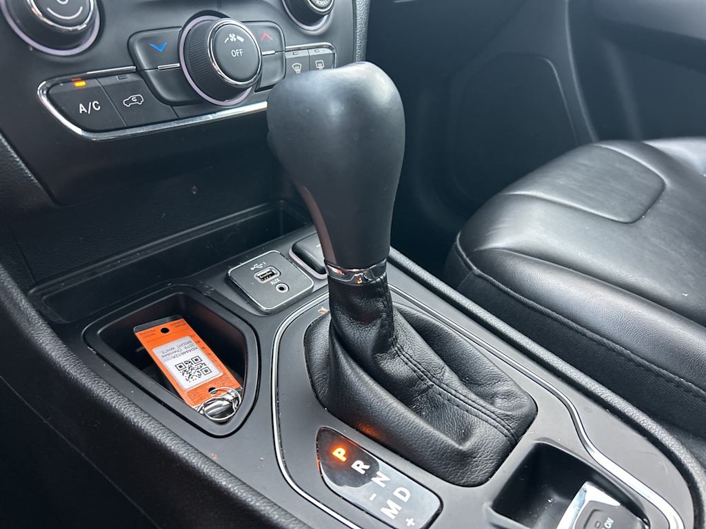 Thumbnail: 2019 Jeep Cherokee - 16