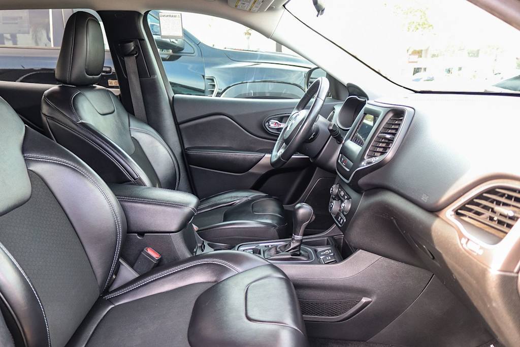 Thumbnail: 2019 Jeep Cherokee - 10
