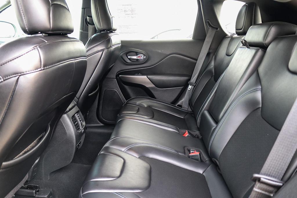 Thumbnail: 2019 Jeep Cherokee - 12