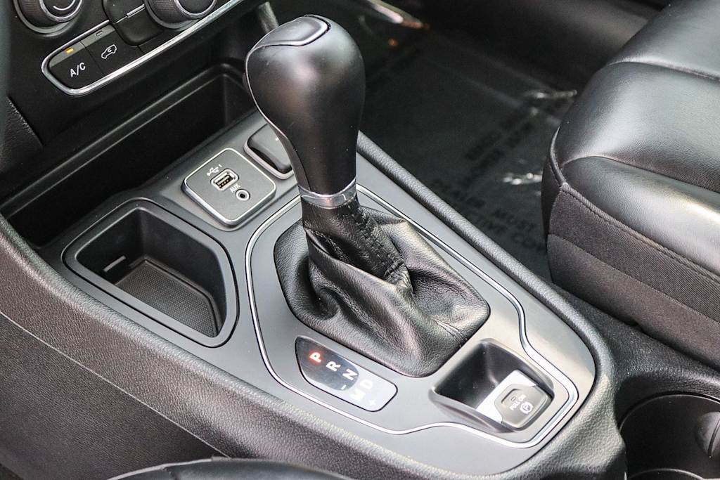 Thumbnail: 2019 Jeep Cherokee - 14