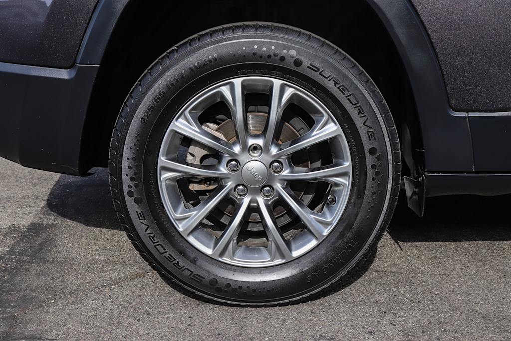 Thumbnail: 2019 Jeep Cherokee - 21