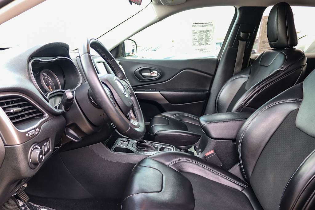 Thumbnail: 2019 Jeep Cherokee - 11