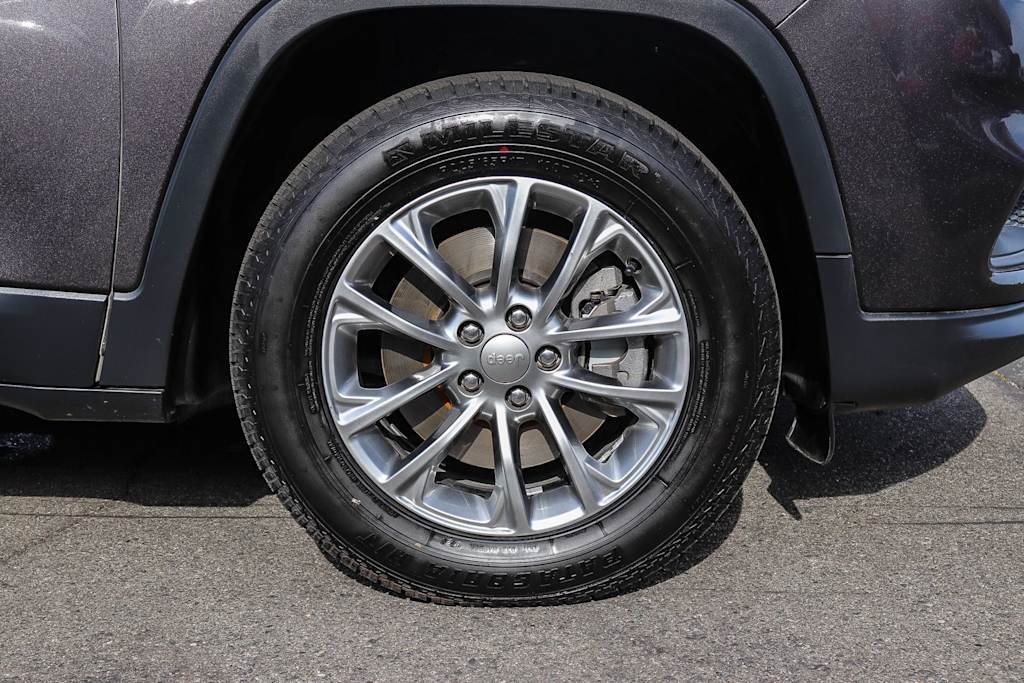 Thumbnail: 2019 Jeep Cherokee - 7