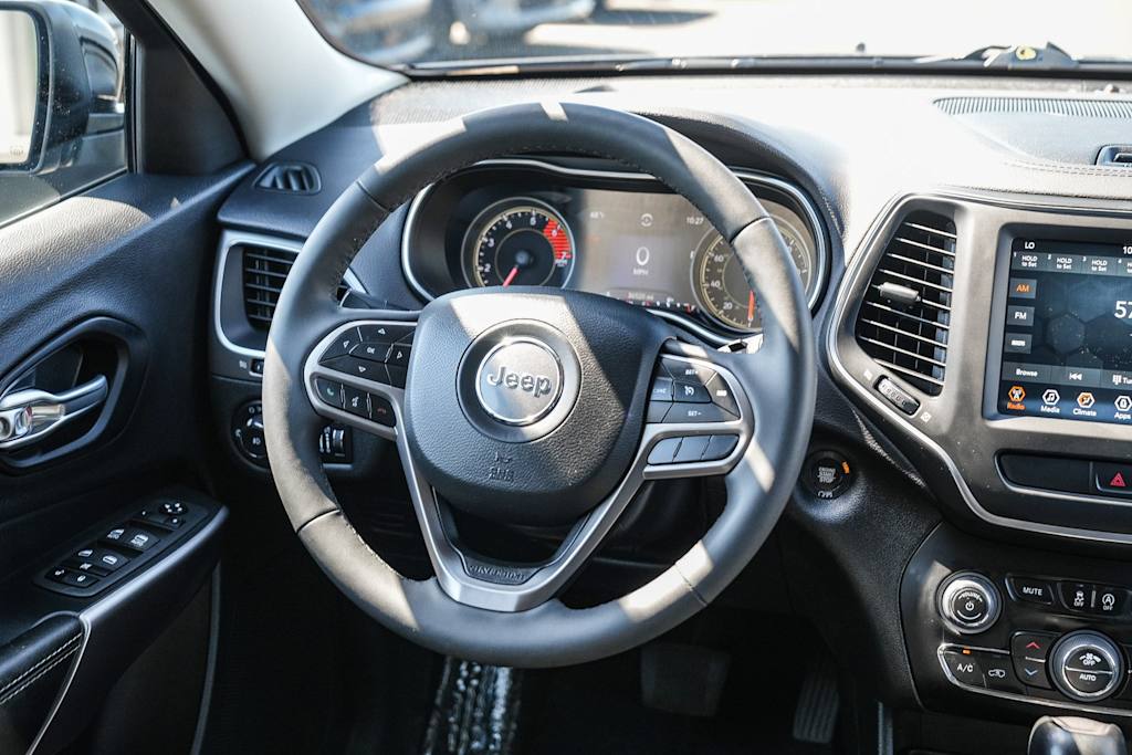 Thumbnail: 2022 Jeep Cherokee - 12