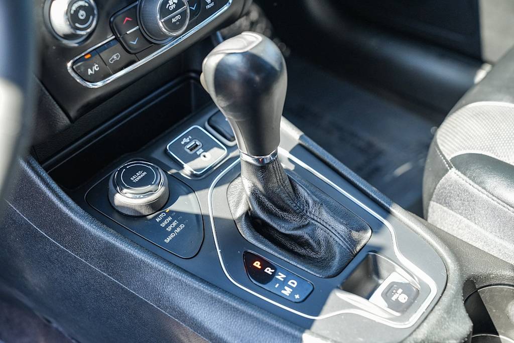 Thumbnail: 2022 Jeep Cherokee - 15