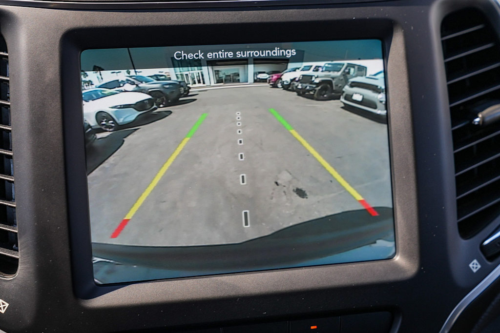 Thumbnail: 2022 Jeep Cherokee - 25