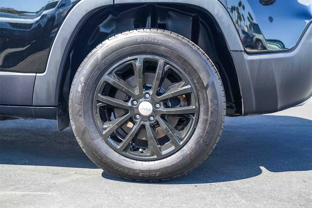 Thumbnail: 2022 Jeep Cherokee - 18