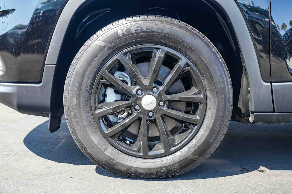 Thumbnail: 2022 Jeep Cherokee - 6