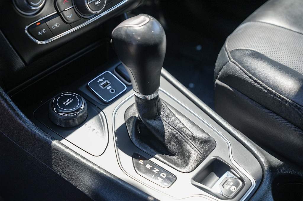 Thumbnail: 2022 Jeep Cherokee - 13