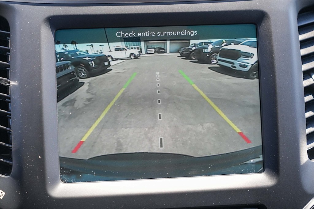 Thumbnail: 2022 Jeep Cherokee - 12