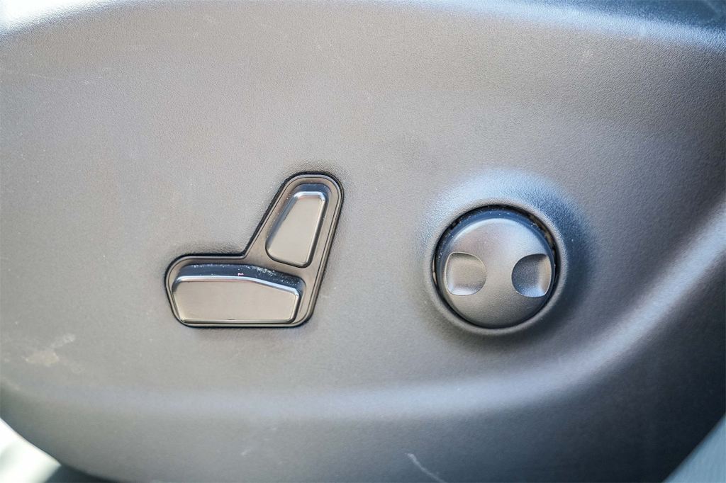 Thumbnail: 2022 Jeep Cherokee - 20