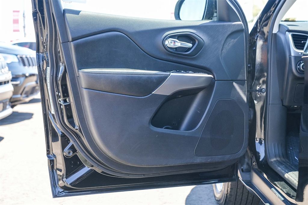 Thumbnail: 2022 Jeep Cherokee - 19