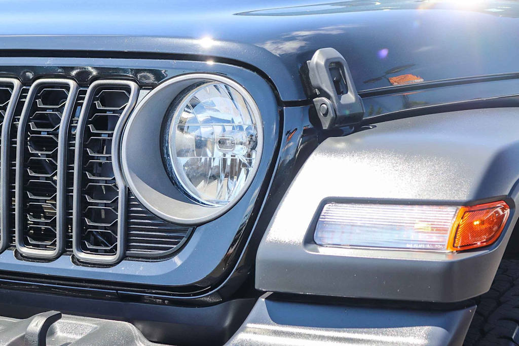 Thumbnail: 2025 Jeep Wrangler - 9