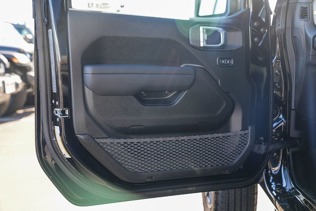 Thumbnail: 2026 Jeep Wrangler - 23