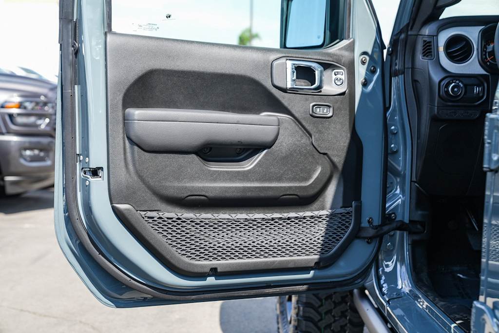 Thumbnail: 2025 Jeep Wrangler - 21