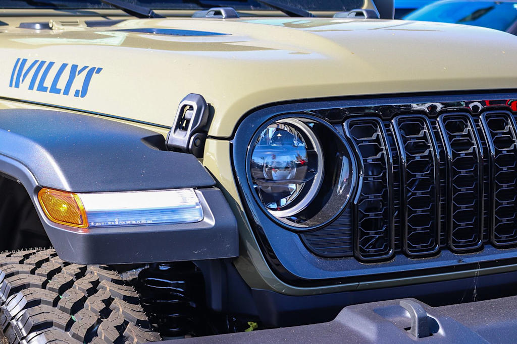Thumbnail: 2026 Jeep Wrangler - 6