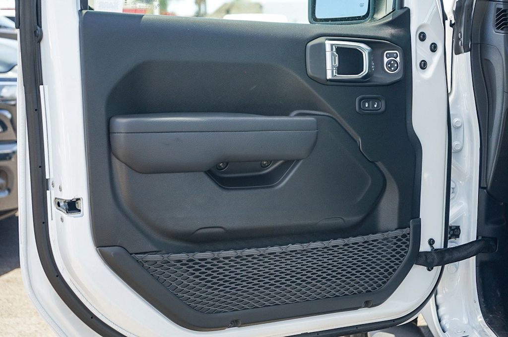 Thumbnail: 2026 Jeep Wrangler - 22