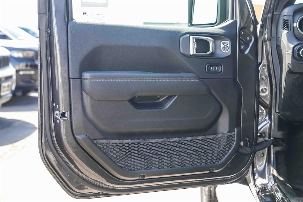 Thumbnail: 2025 Jeep Wrangler - 23