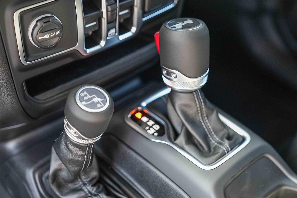 Thumbnail: 2025 Jeep Wrangler - 15