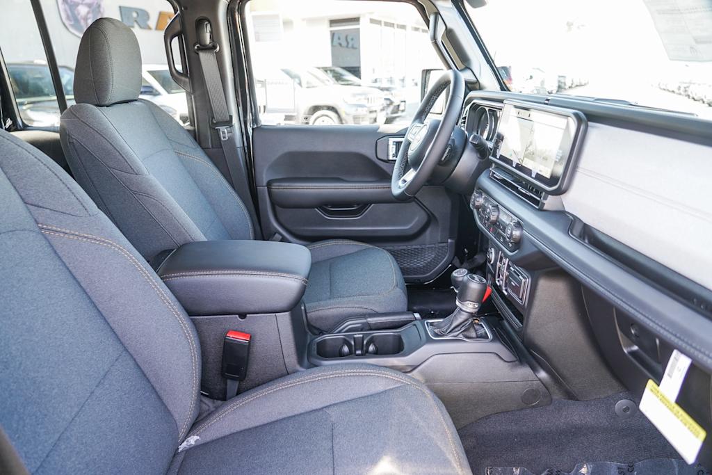 Thumbnail: 2025 Jeep Wrangler - 9