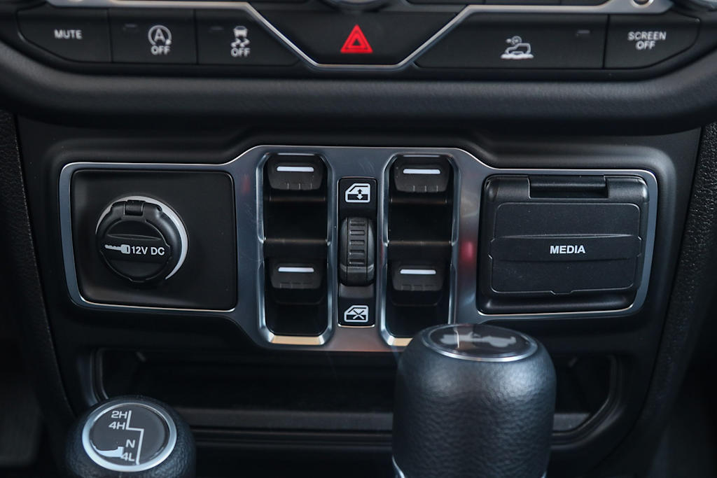 Thumbnail: 2025 Jeep Wrangler - 23