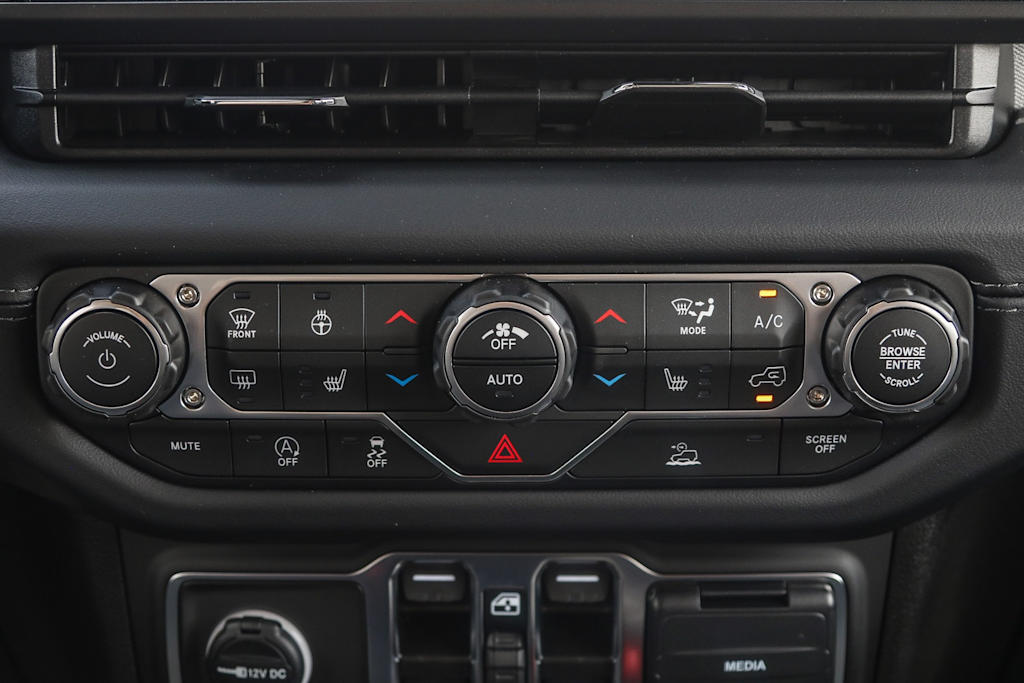 Thumbnail: 2025 Jeep Wrangler - 23