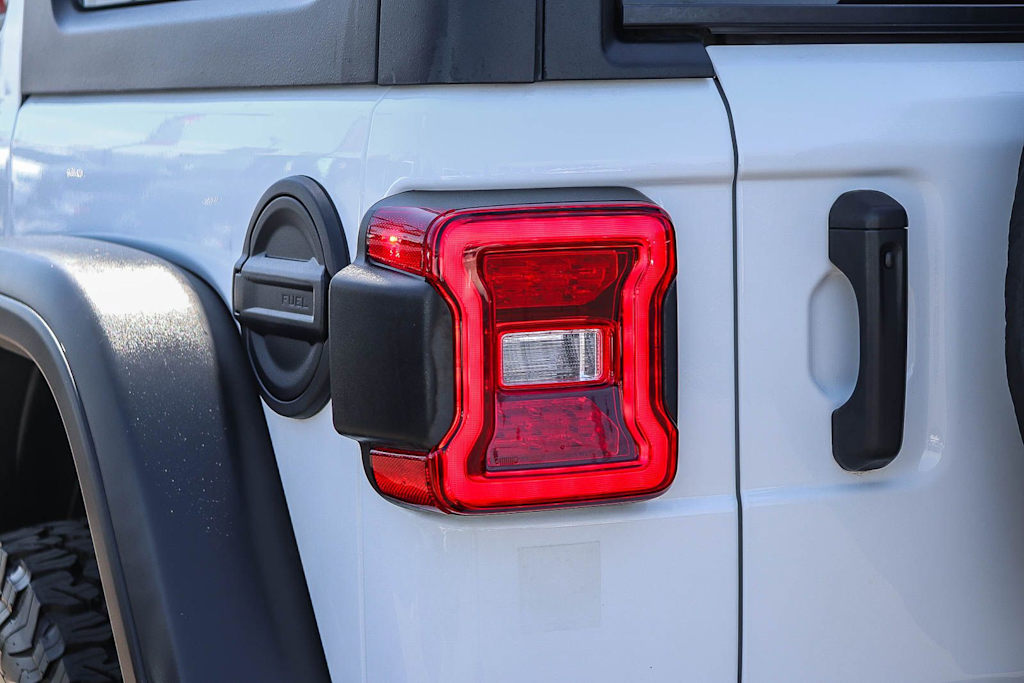 Thumbnail: 2024 Jeep Wrangler - 20
