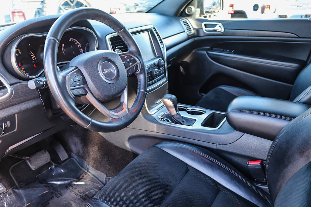 Thumbnail: 2017 Jeep Grand Cherokee - 12