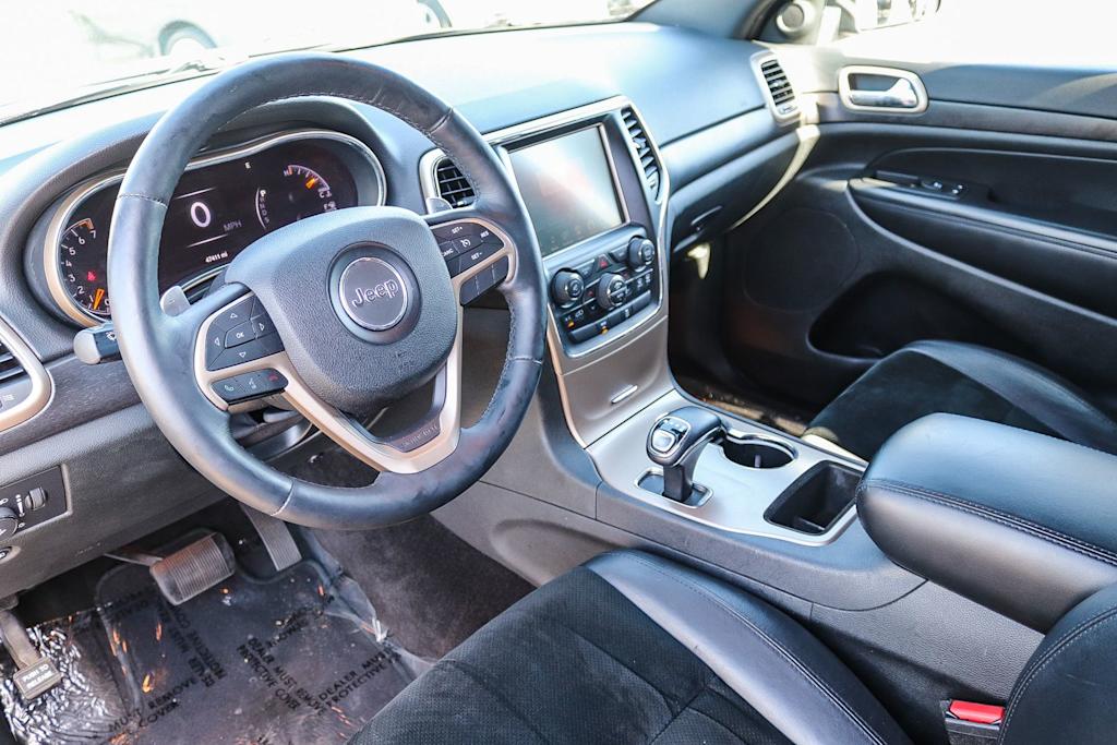 Thumbnail: 2015 Jeep Grand Cherokee - 12