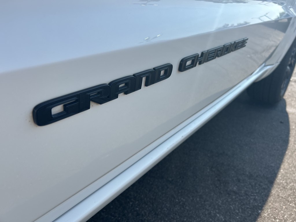 Thumbnail: 2017 Jeep Grand Cherokee - 23