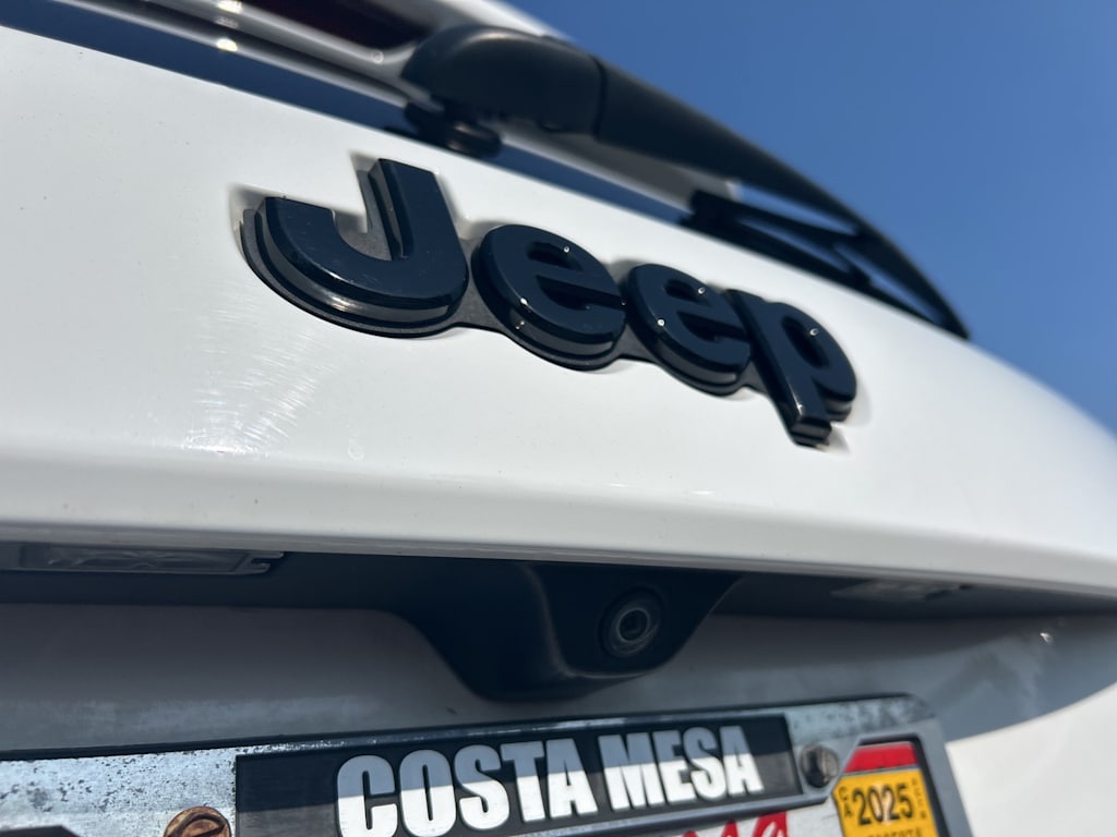 Thumbnail: 2017 Jeep Grand Cherokee - 27