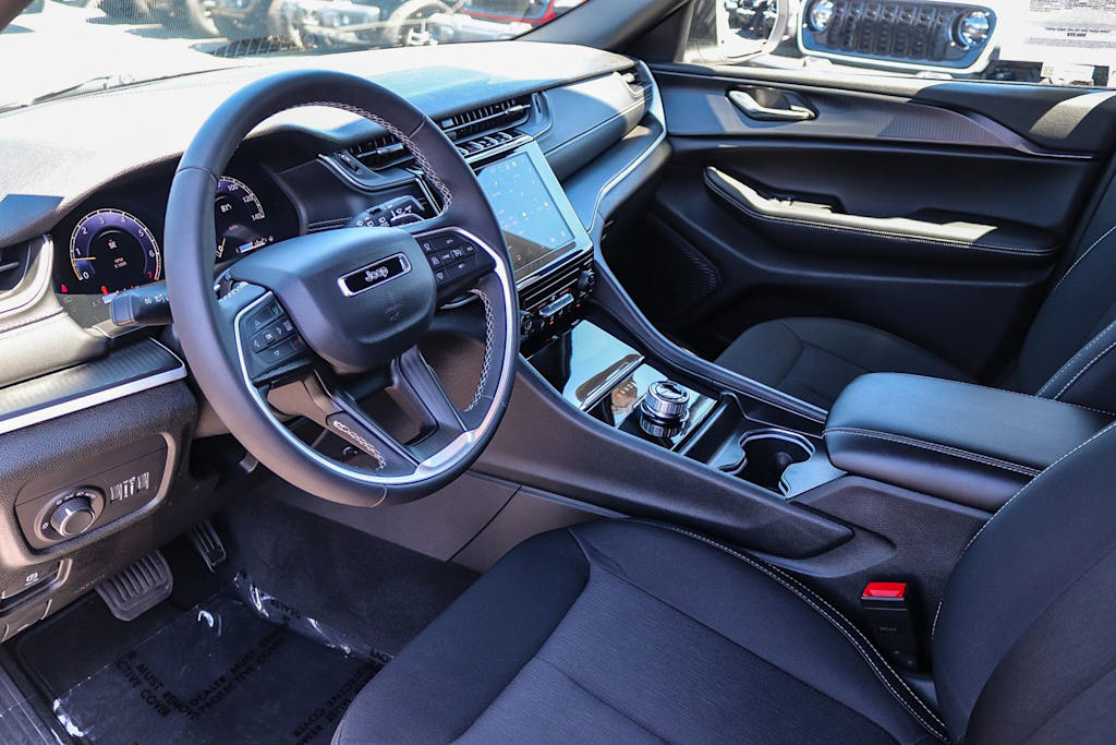 Thumbnail: 2025 Jeep Grand Cherokee - 13