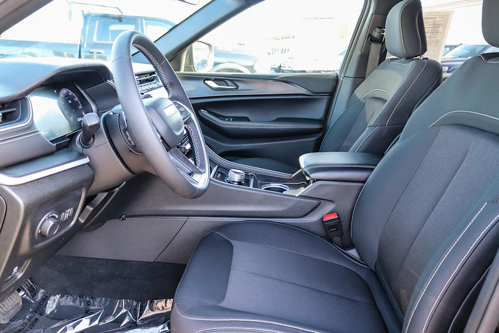 Thumbnail: 2025 Jeep Grand Cherokee - 9