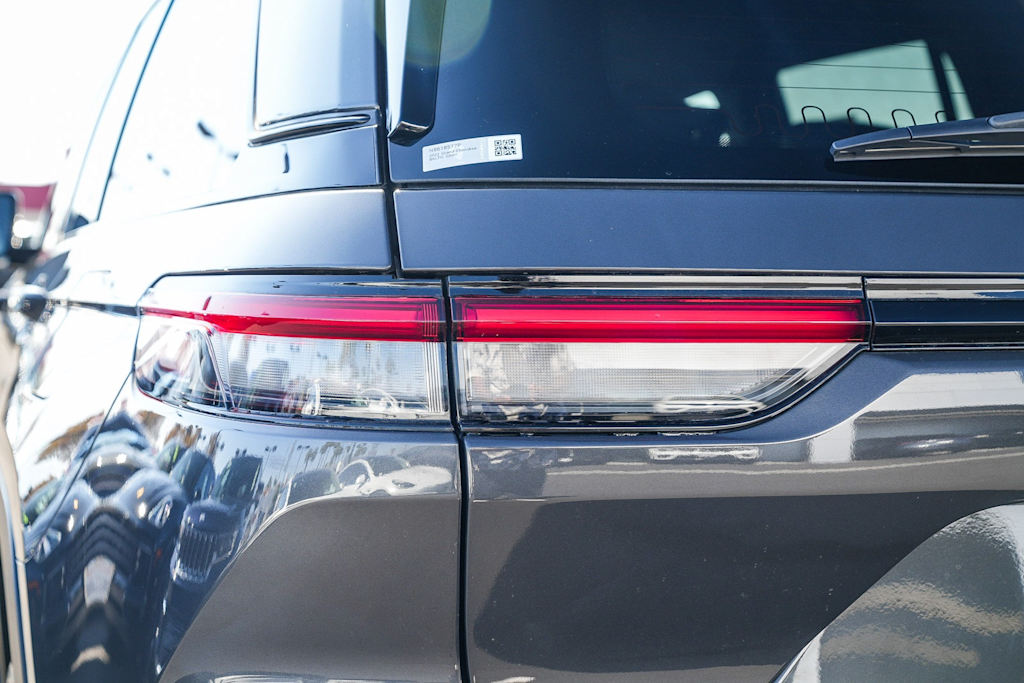 Thumbnail: 2022 Jeep Grand Cherokee - 17