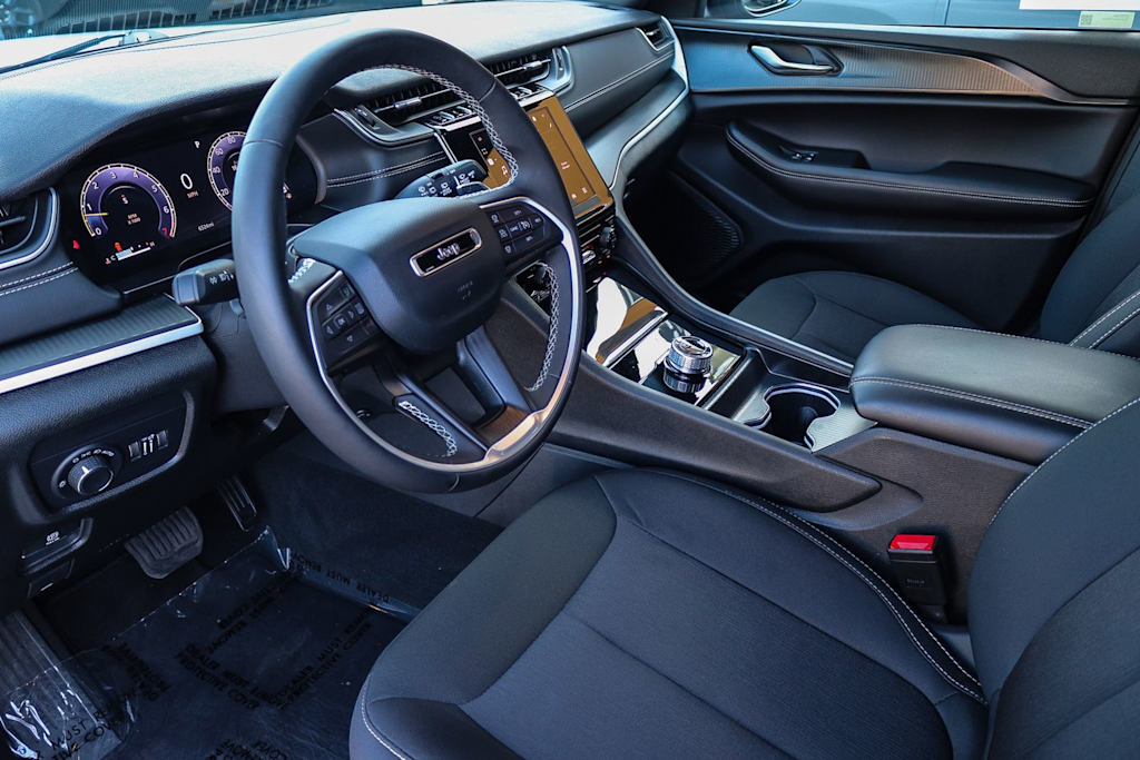 Thumbnail: 2025 Jeep Grand Cherokee - 13