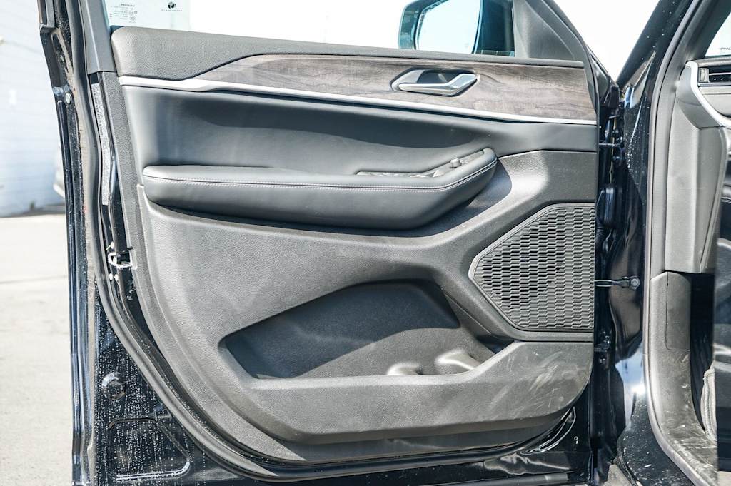 Thumbnail: 2026 Jeep Grand Cherokee - 22
