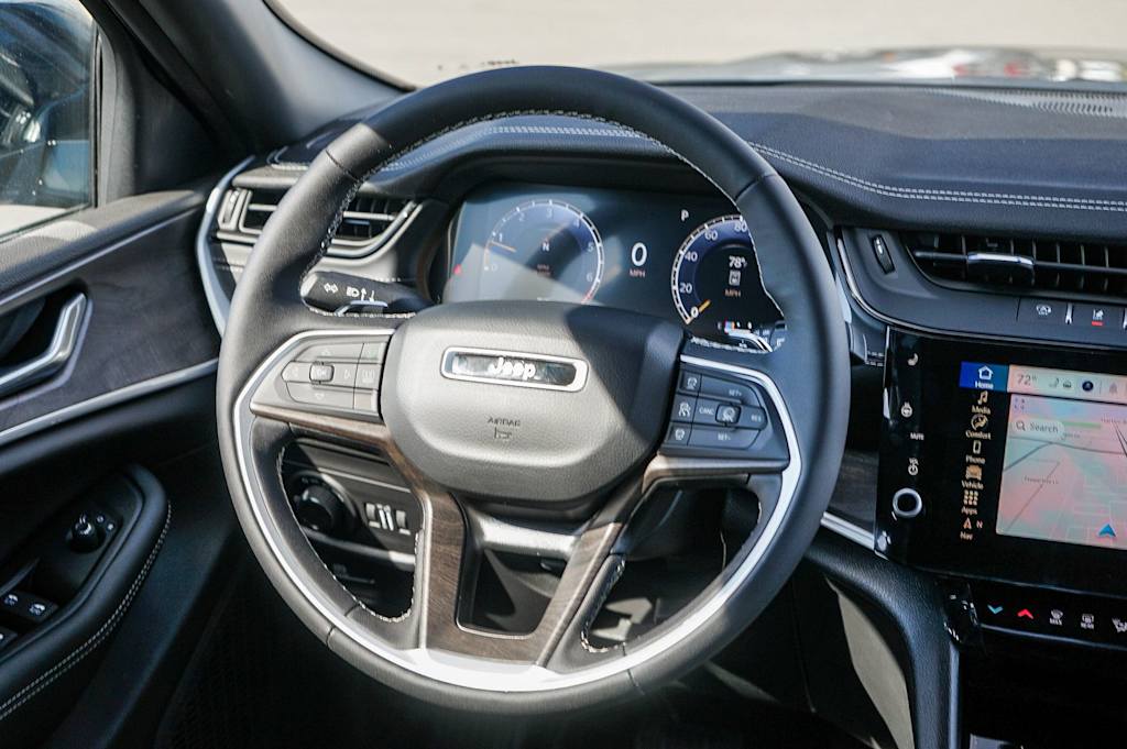 Thumbnail: 2026 Jeep Grand Cherokee - 8