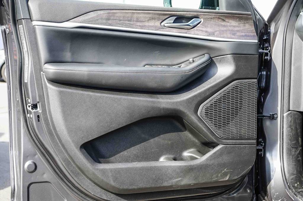 Thumbnail: 2026 Jeep Grand Cherokee - 22