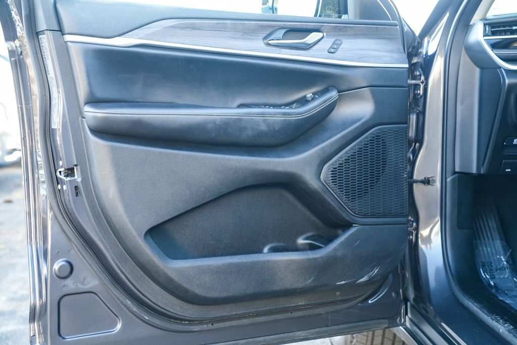 Thumbnail: 2023 Jeep Grand Cherokee - 18