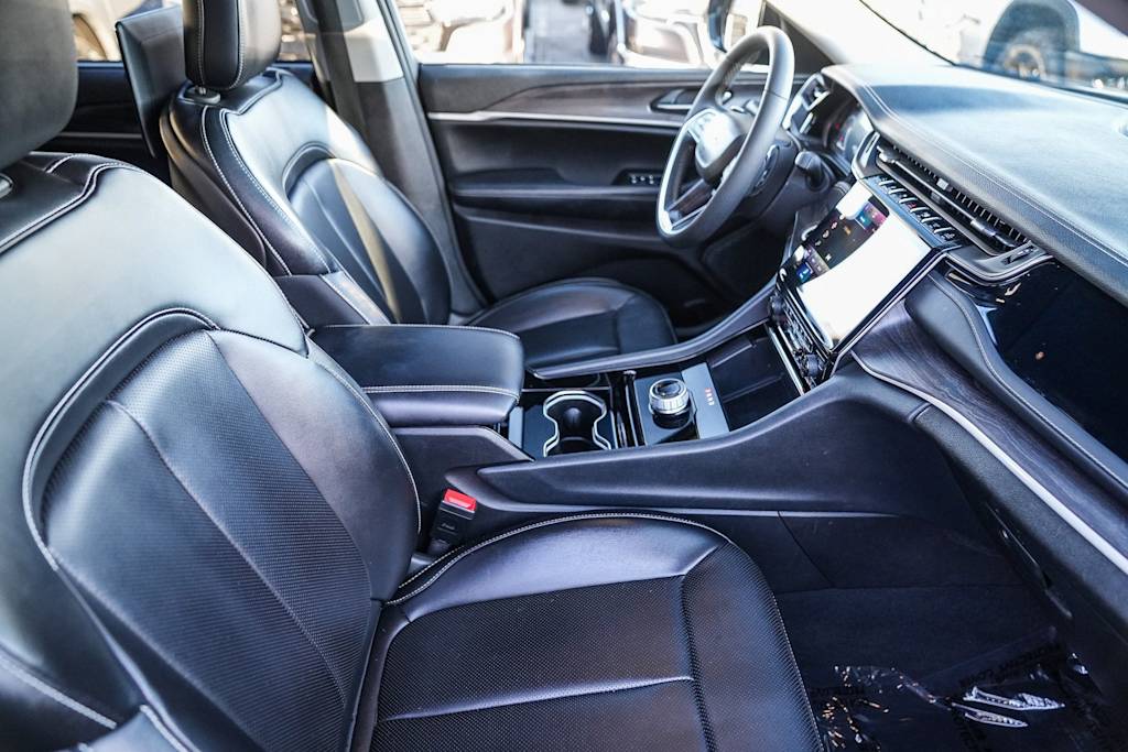 Thumbnail: 2023 Jeep Grand Cherokee - 8