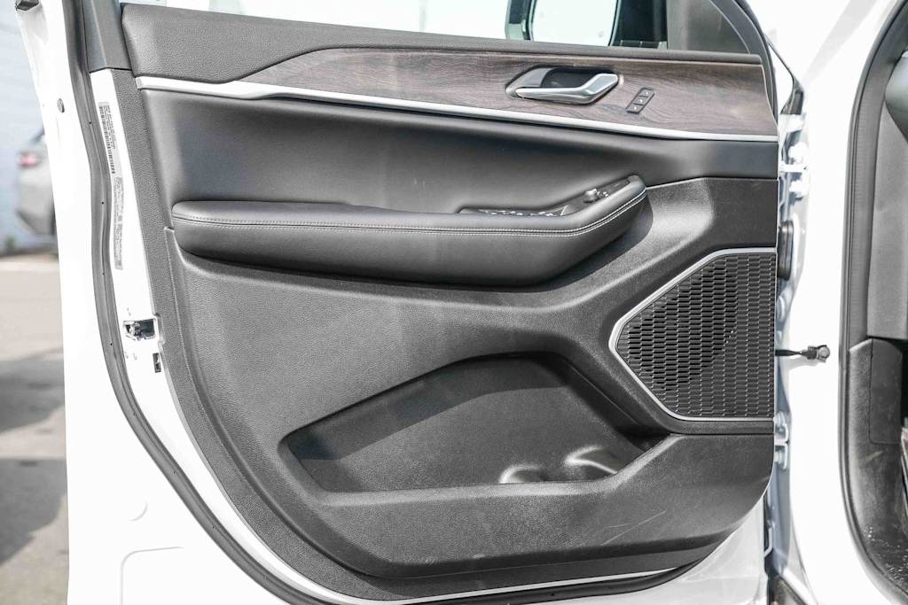 Thumbnail: 2026 Jeep Grand Cherokee - 22