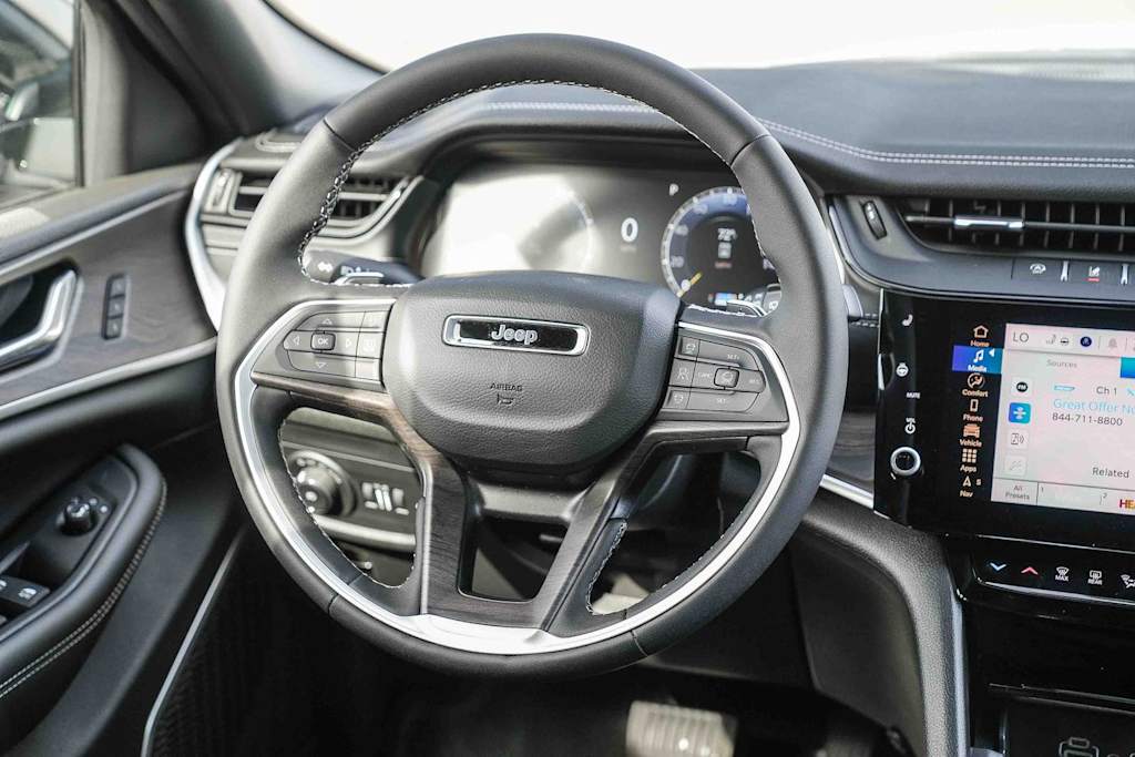 Thumbnail: 2026 Jeep Grand Cherokee - 13