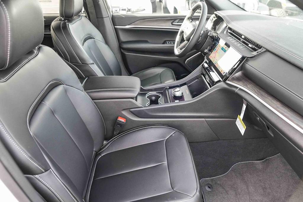 Thumbnail: 2026 Jeep Grand Cherokee - 10