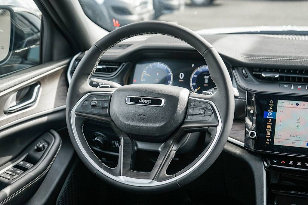 Thumbnail: 2026 Jeep Grand Cherokee - 9