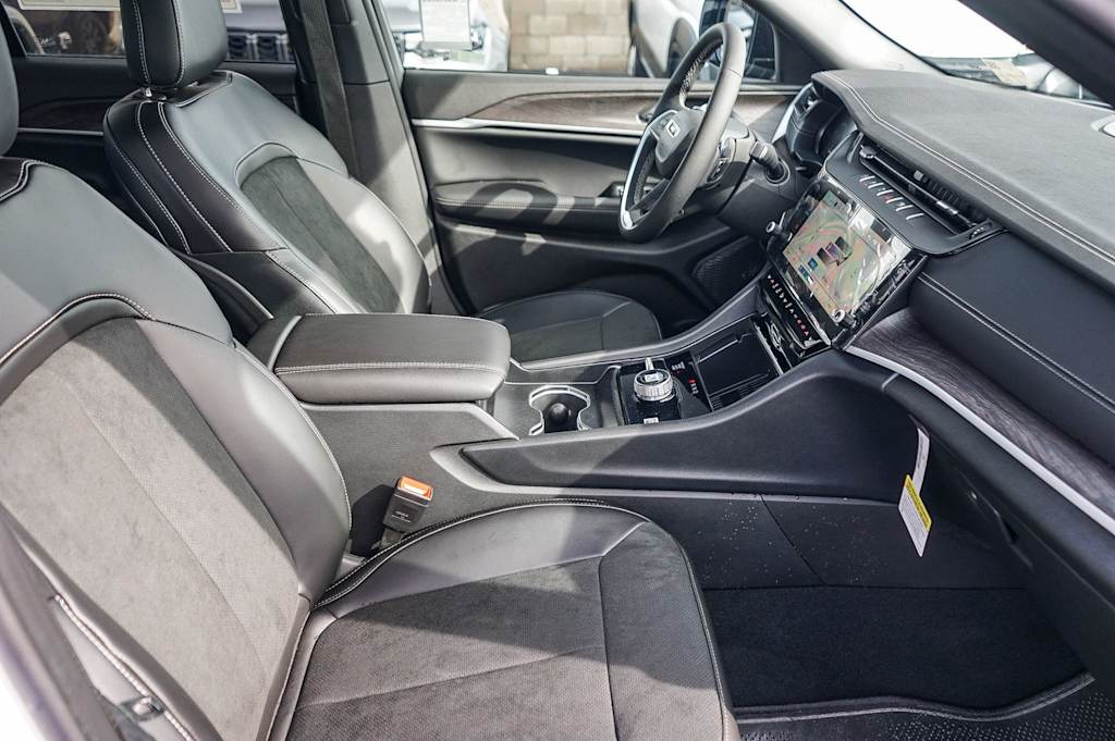 Thumbnail: 2026 Jeep Grand Cherokee - 10