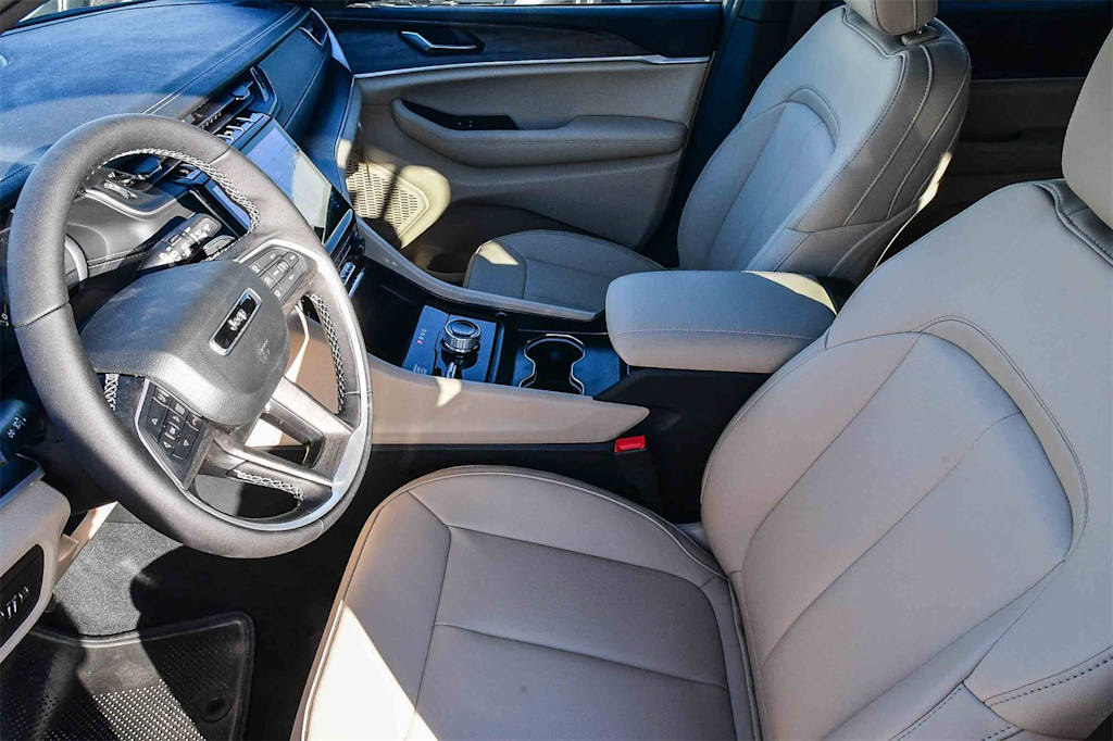 Thumbnail: 2025 Jeep Grand Cherokee - 10