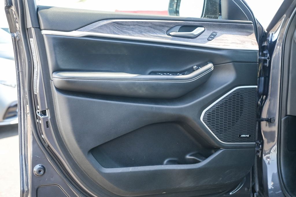 Thumbnail: 2022 Jeep Grand Cherokee - 22
