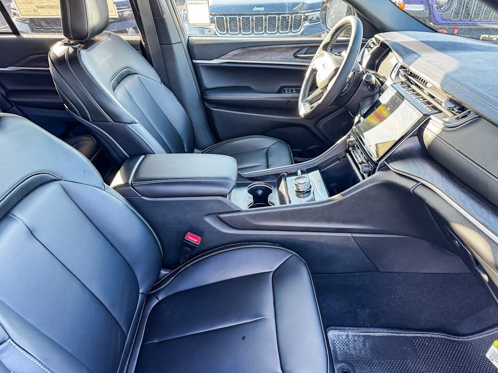 Thumbnail: 2025 Jeep Grand Cherokee - 9